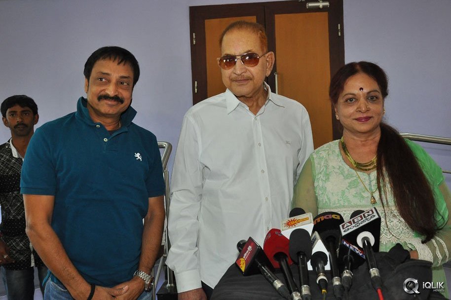 Krishna-And-Vijaya-Nirmala-Pressmeet-About-Nandini-Nursing-Home-Movie